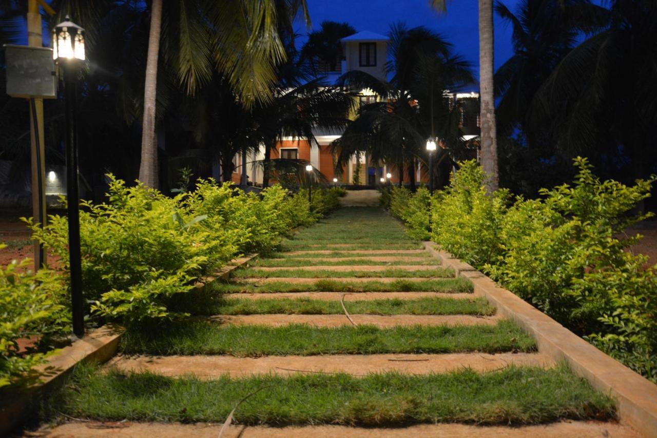 Claynest Resorts Kuttalam  Bagian luar foto