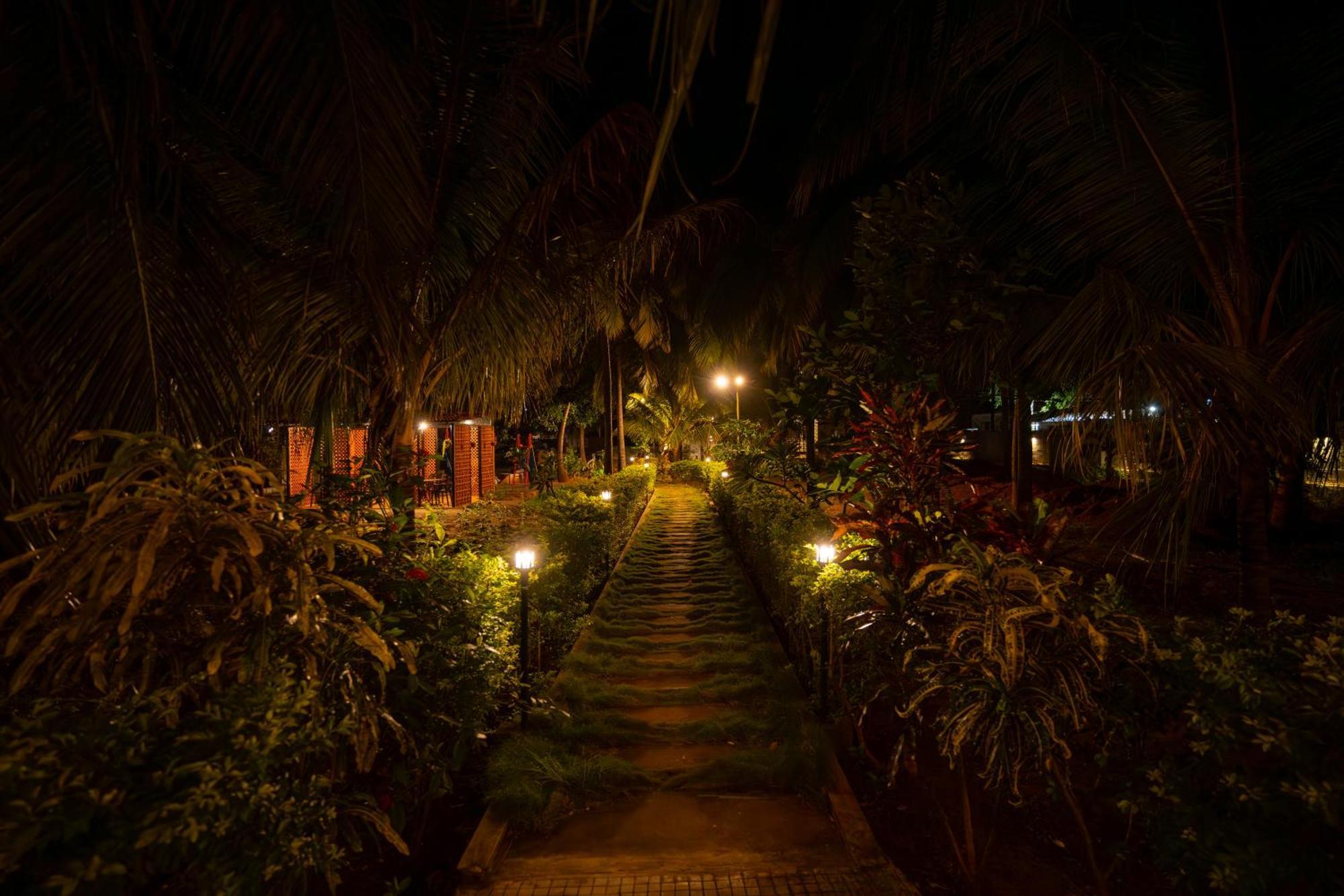 Claynest Resorts Kuttalam  Bagian luar foto