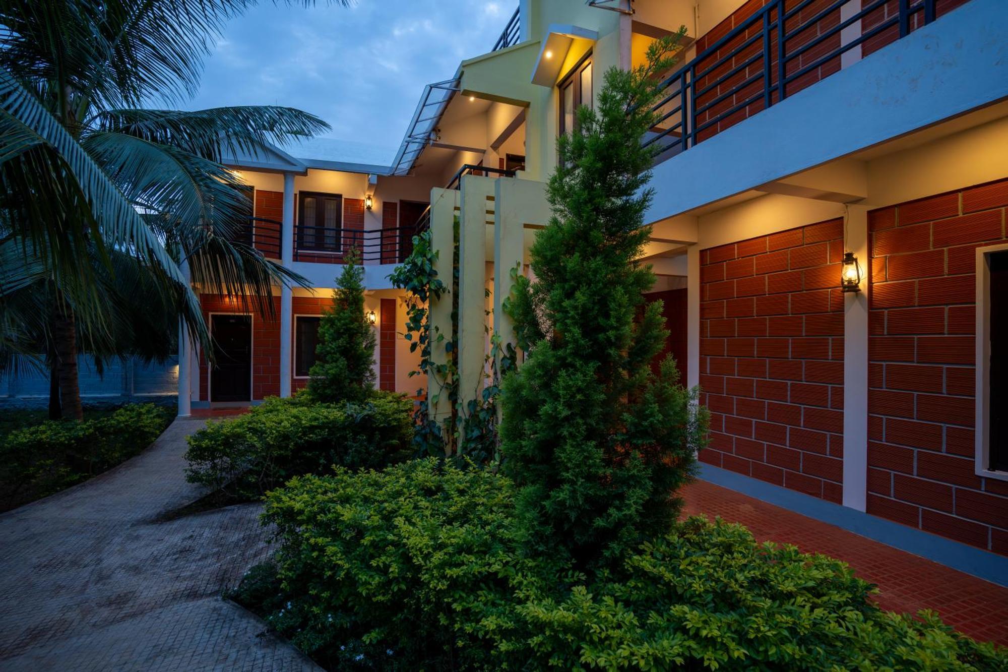 Claynest Resorts Kuttalam  Bagian luar foto