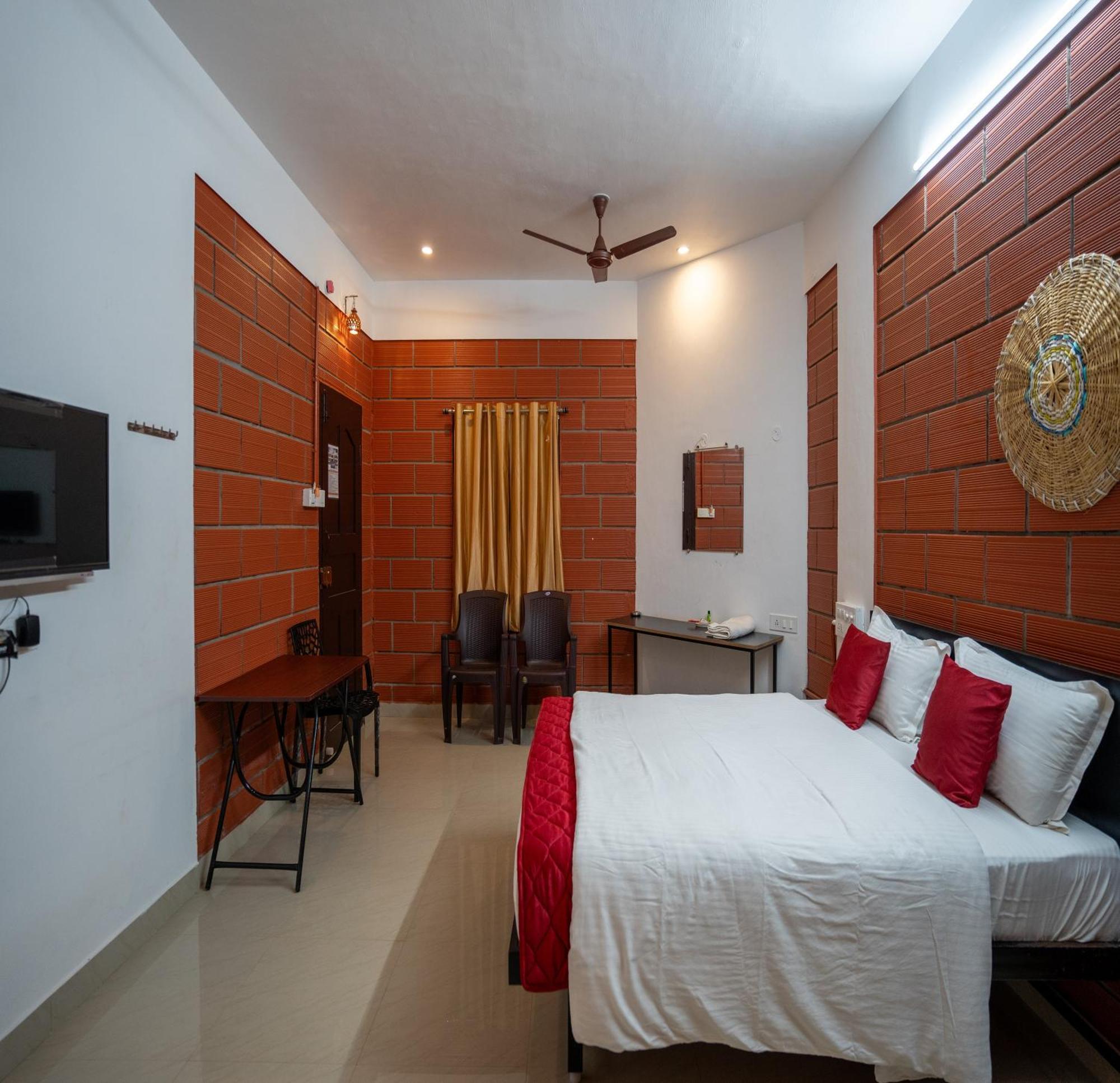 Claynest Resorts Kuttalam  Bagian luar foto