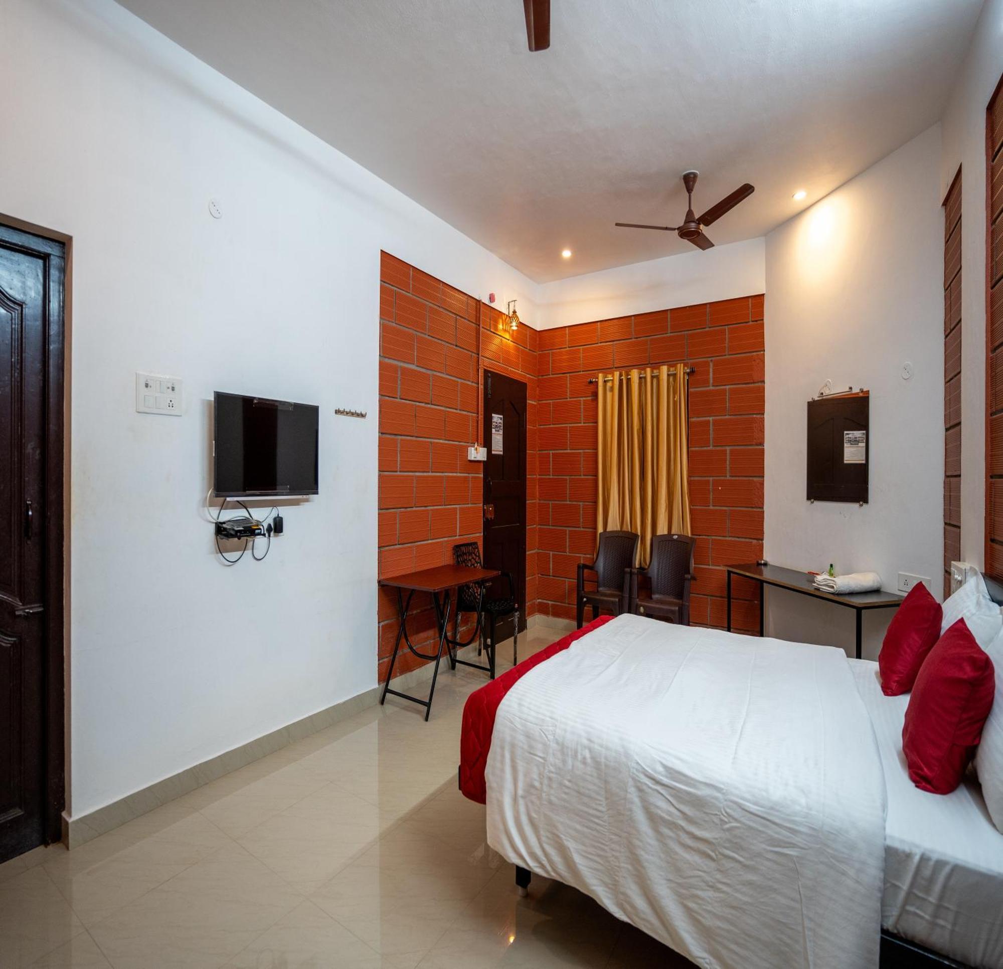 Claynest Resorts Kuttalam  Bagian luar foto